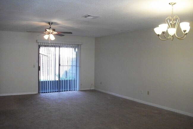 Foto del edificio - 3 Bedroom 2 bathroom townhouse