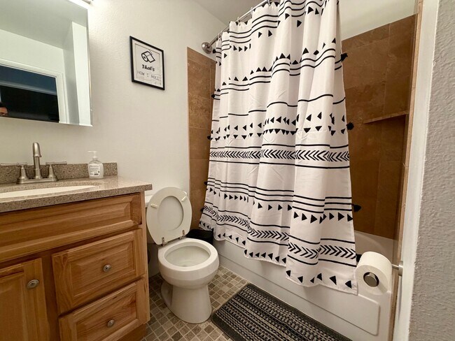 Foto del edificio - 1456 Edgewood Ct