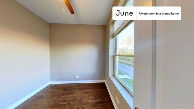 Building Photo - Private bedroom in 3 bed/1 bath Home