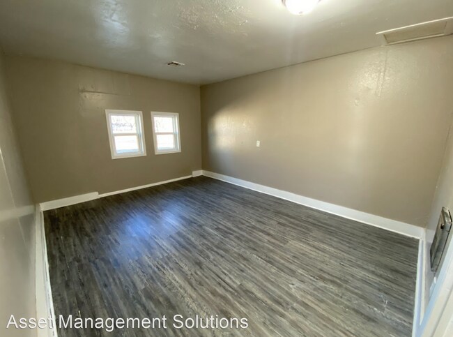 Building Photo - 4 br, 1 bath House - 10835 N 5th St.