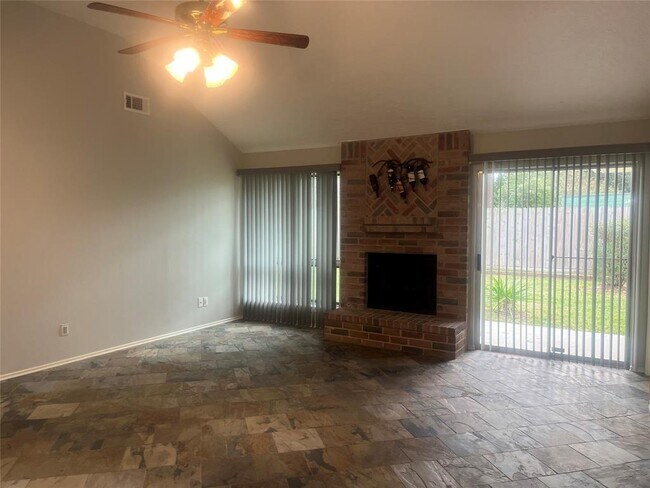 Foto del edificio - 17023 Highworth Dr