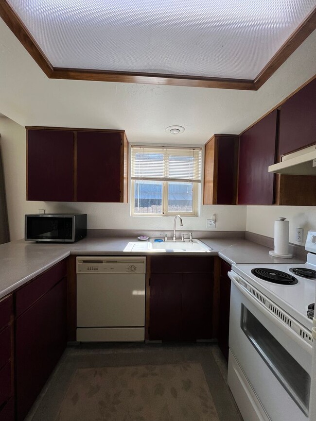 Building Photo - Charming Two-bedroom Townhouse | Available...