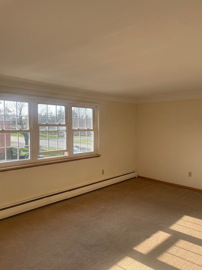 Building Photo - 767 Wehrle Dr