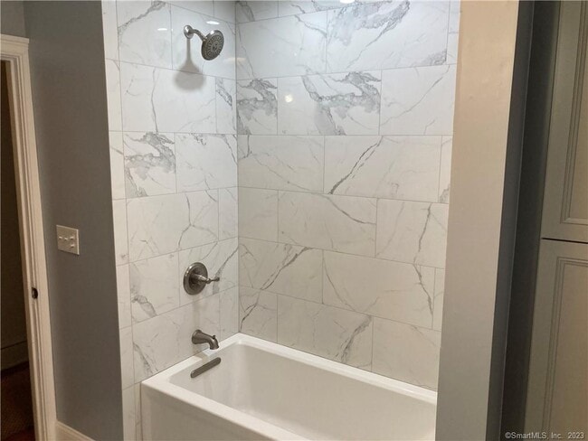 Building Photo - 18 Maplewood Ave