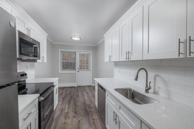 Building Photo - Maple Crest Apartments