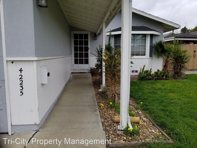 Building Photo - 3 br, 2 bath House - 42235 Edgewood Street
