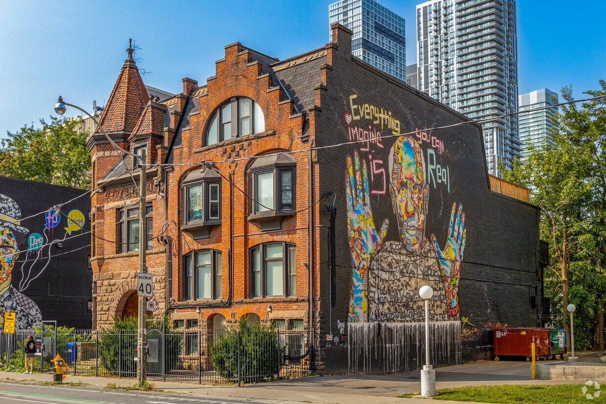 Building Photo - 203-262 Sherbourne St.