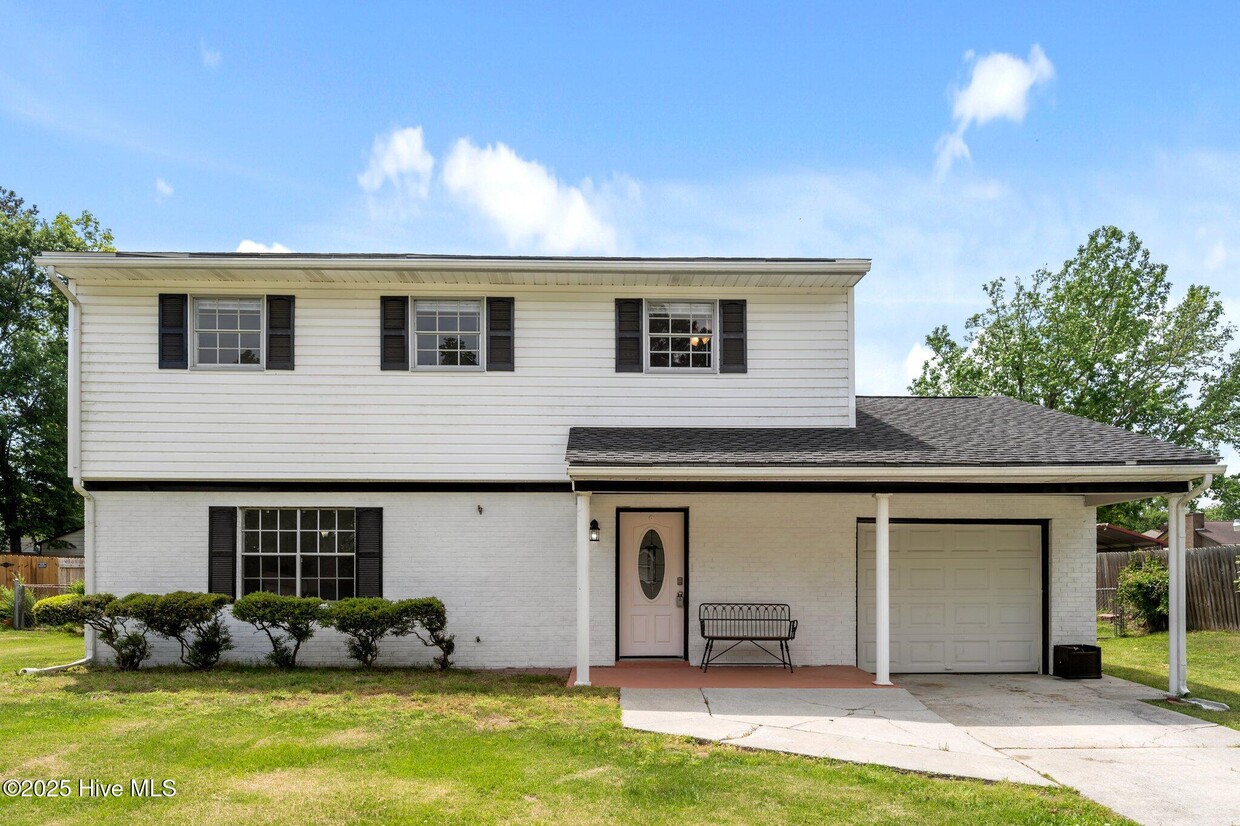 Foto principal - 16 Walnut Dr