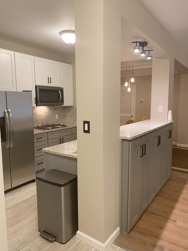 Building Photo - 46628 Drysdale Ter