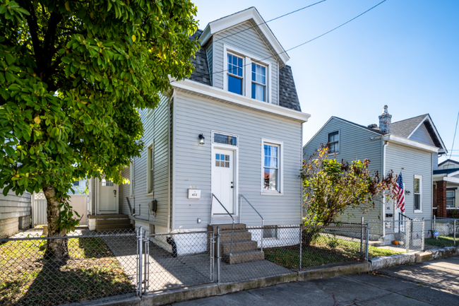 Building Photo - 422 Thornton St