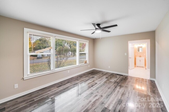 Building Photo - 2301 Shamrock Dr