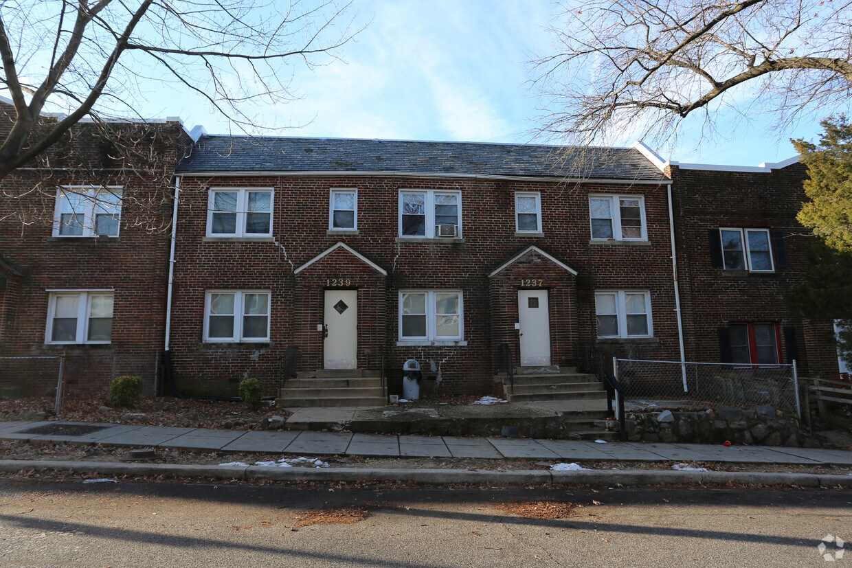 Foto del edificio - 1237 Queen St NE