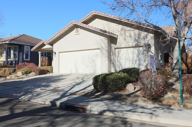 Foto del edificio - 8701 White Fir St