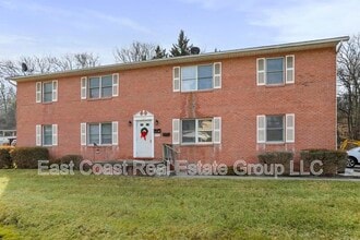 Building Photo - 131 Biser St