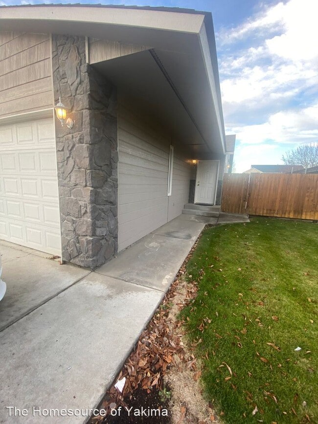 Building Photo - 2 br, 2 bath House - 1307 S. 75th Ave #2