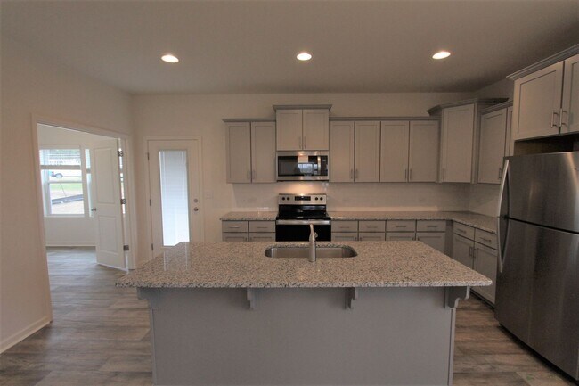 Building Photo - Beautiful 4BD/2.5BTH Single Family Home - ...