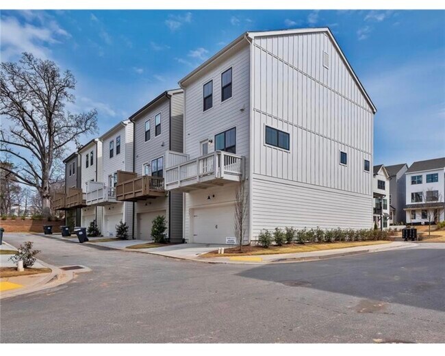 Foto del edificio - 2447 Folly Ln