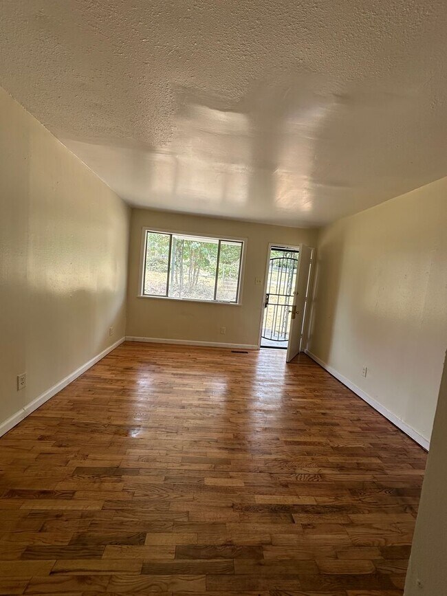 Foto del edificio - 3 Bedroom and 2 Bathroom home.