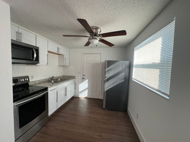 Photo - 9325 Goldenrod Rd Apartment