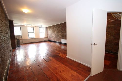 Building Photo - 154 8th Ave
