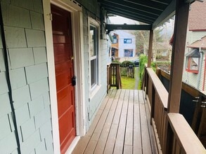Building Photo - 8420-8426-8426 SE 8th Ave