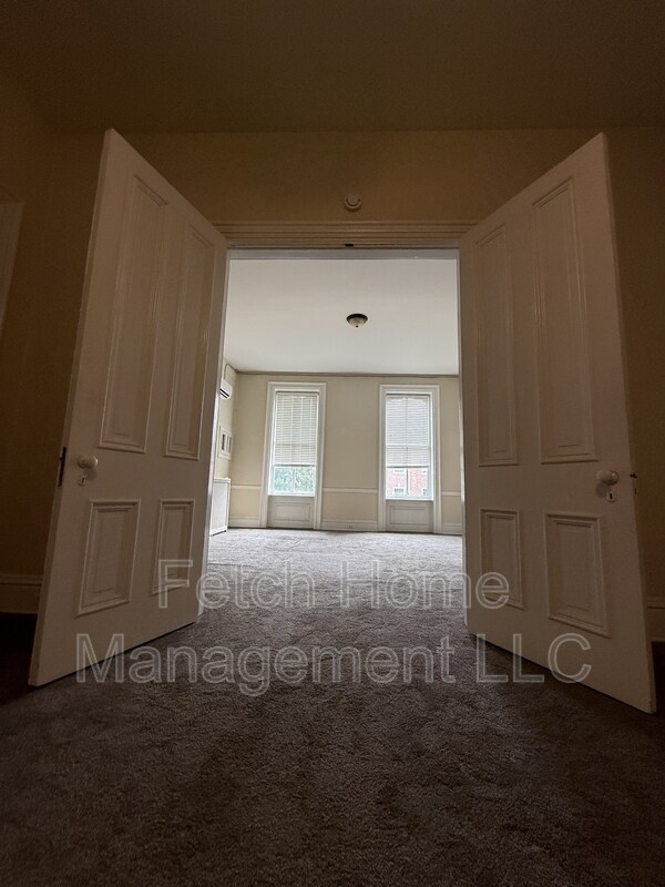 Foto del edificio - 237 E Market St