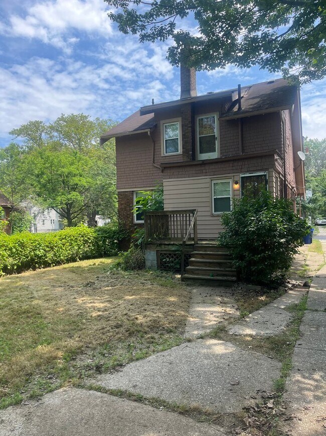 Foto del edificio - Section 8 Accepted! Spacious Newly Renovat...