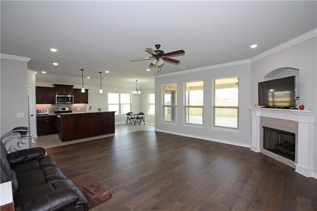 Building Photo - 931 Sassafras Ln