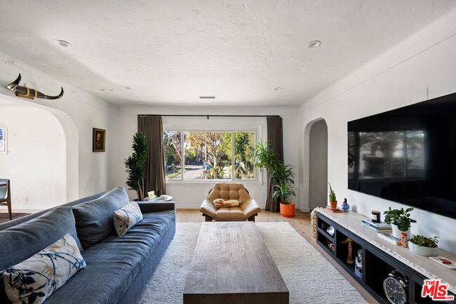 Foto del edificio - 502 N Sweetzer Ave