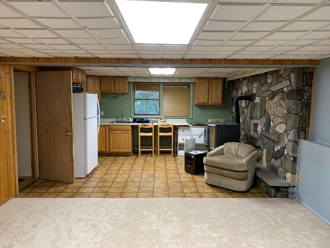 Kitchen - 52 Travis Rd