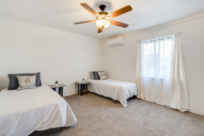 Building Photo - 1063 S Big Bear Rd