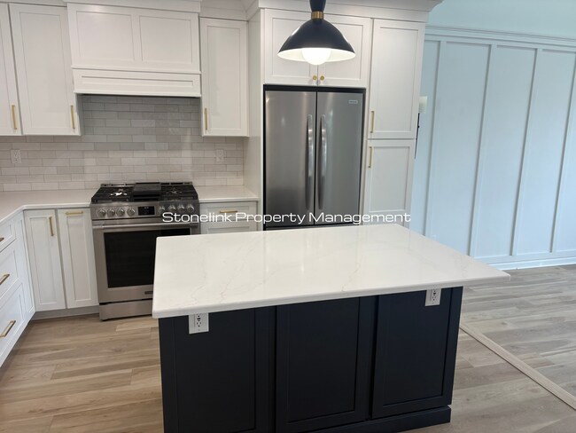 Building Photo - Fully Redesigned Townhouse Style Condo For Rent in Desirable Louisquisset Community!