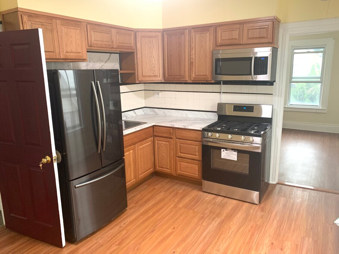 Foto principal - 1050 E 94th St