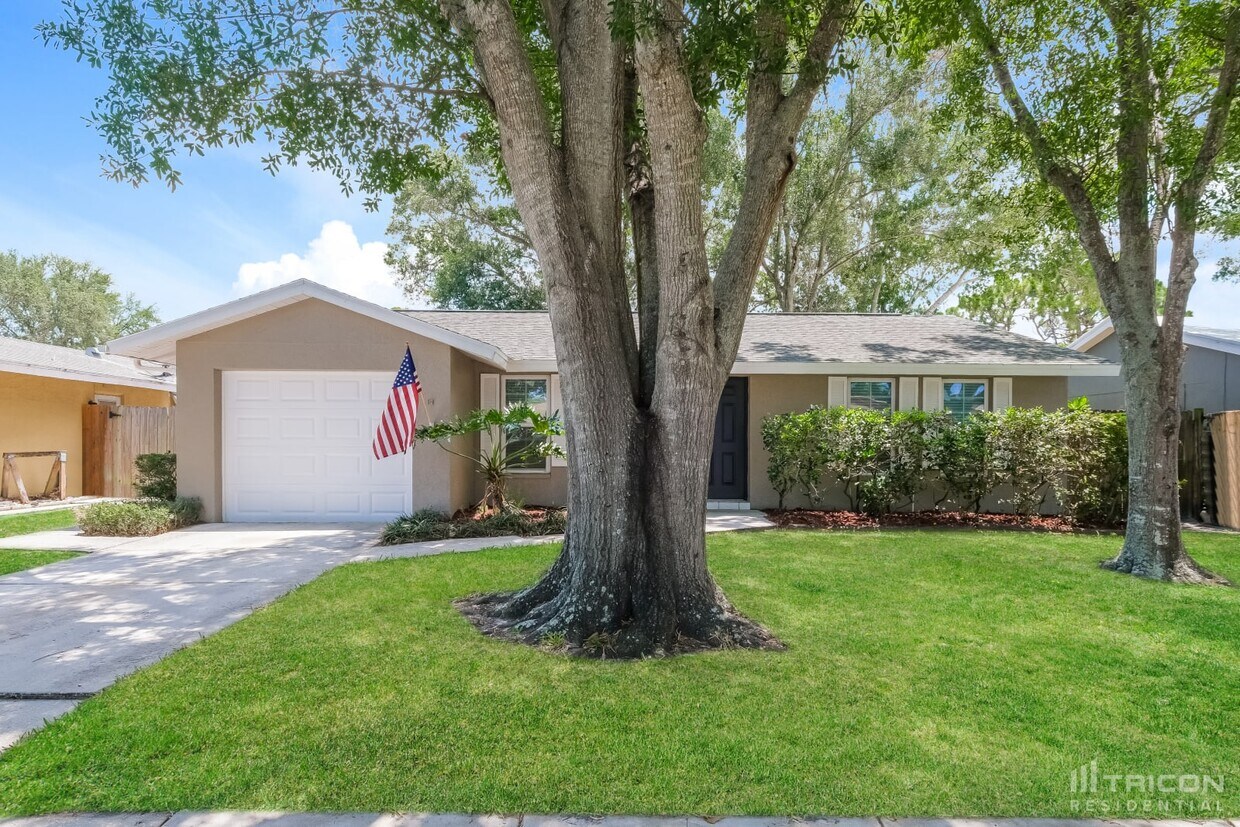 Foto principal - 6521 Bonnie Bay Cir N