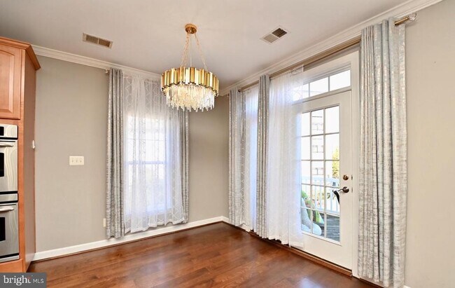 Foto del edificio - 5611 Harrington Falls Ln