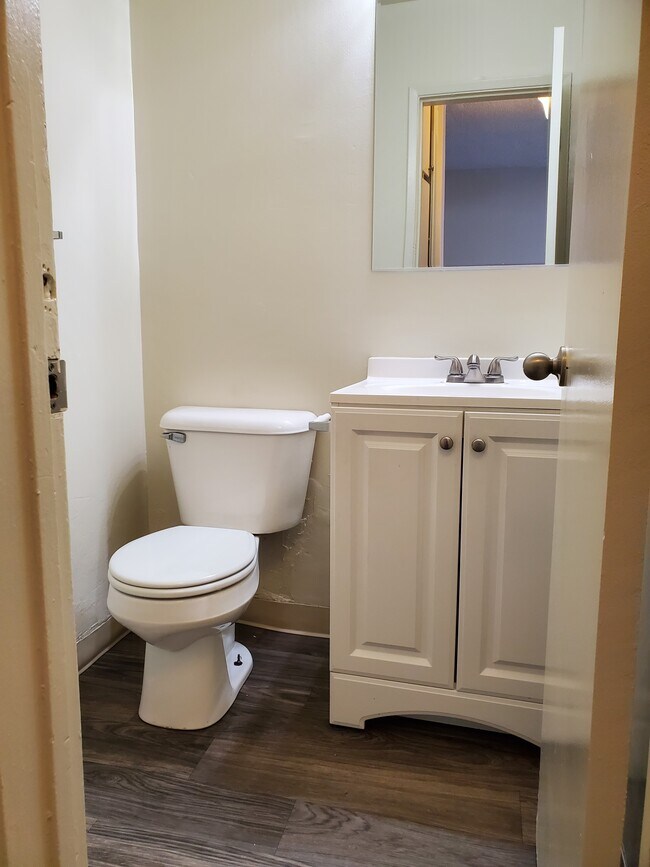 401 N Acacia Ave, Compton, CA 90220 Townhome Rentals in Compton CA