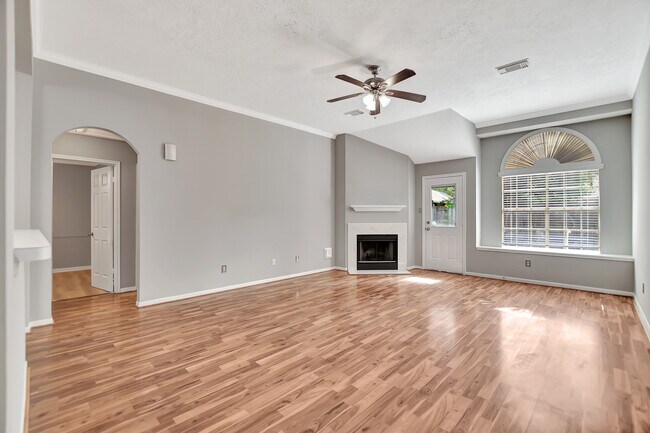 Foto del edificio - 15118 Red Cedar Cove Ln