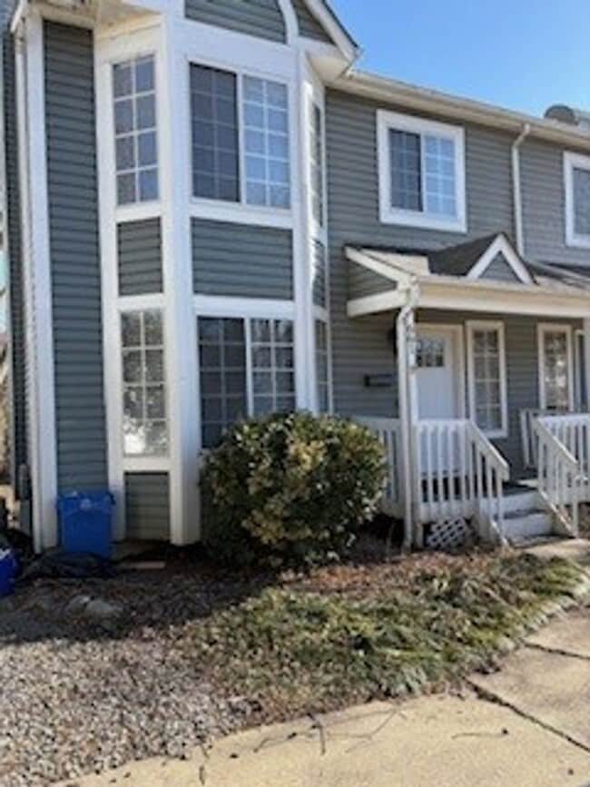 Building Photo - Large End Unit Townhome near Downtown Annapolis and Navy Stadium!