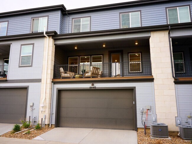 Foto del edificio - 8848 Fraser River Lp