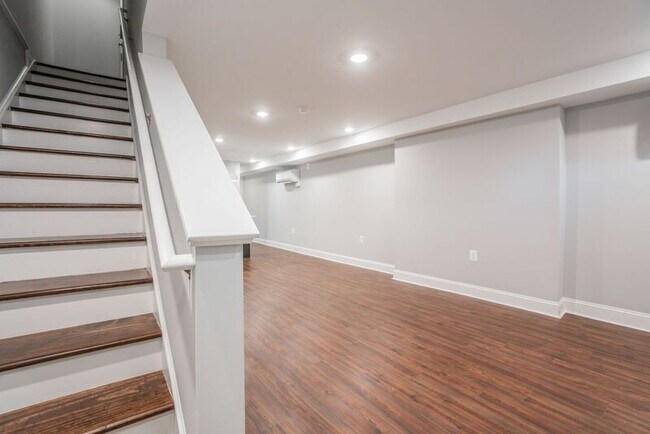 Building Photo - 310 E Lanvale St