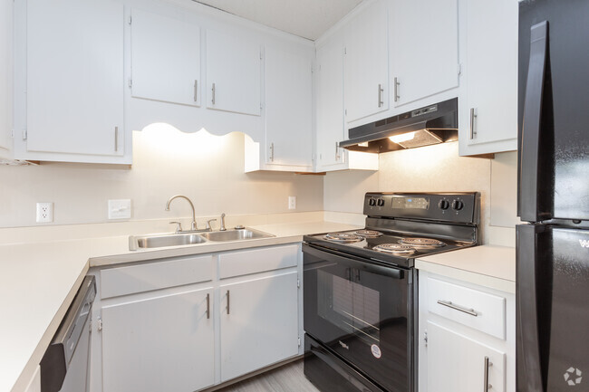 2BR, 2BA - 1100SF - Cocina - Dawson