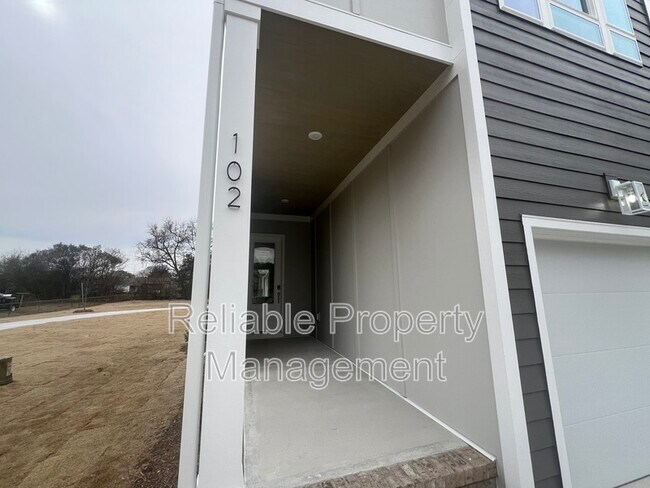 Building Photo - 2824 Providence Rd