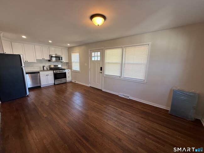 Foto del edificio - 38 Elmhurst Cir