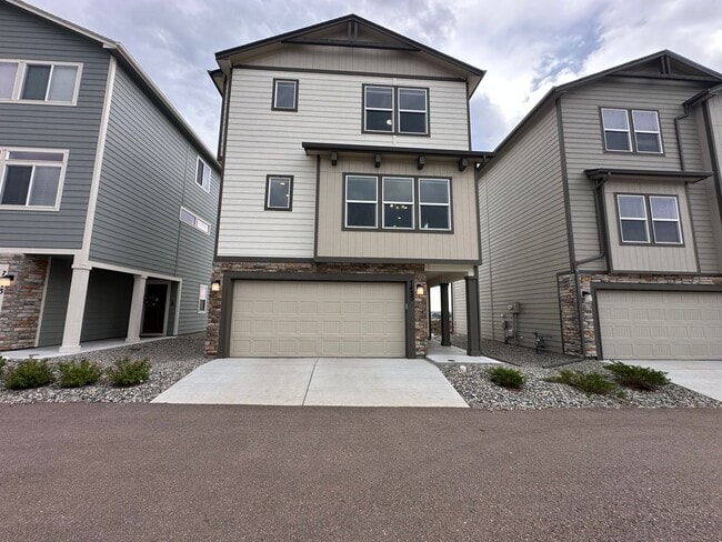 Charming 3 Bed 3 Bath House!!! - Charming 3 Bed 3 Bath House!!!