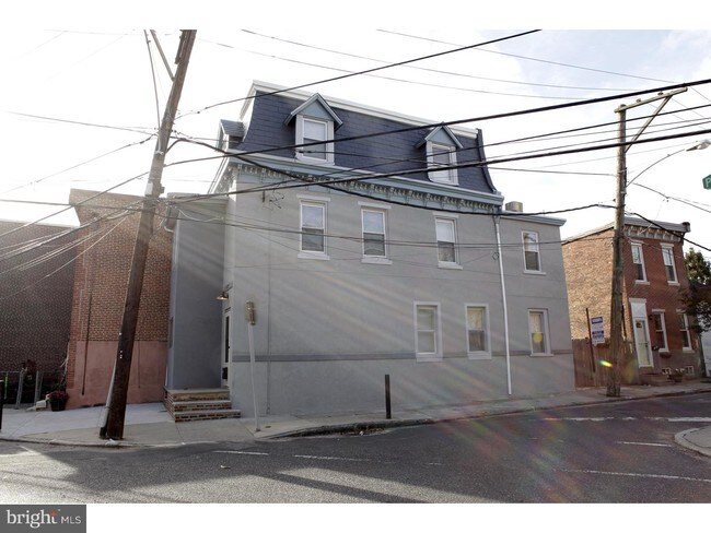 Building Photo - 1432 E Palmer St