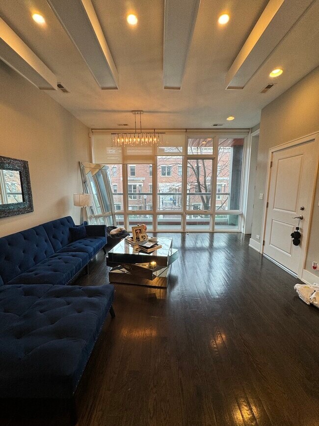 Foto del edificio - 1722 W Belmont Ave