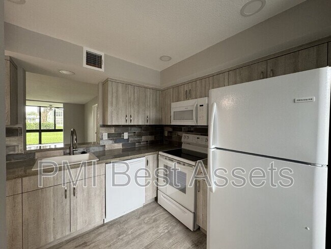 Foto del edificio - 7365 NW 18th St