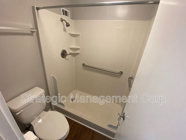 Foto del edificio - 1301 Lusitana St