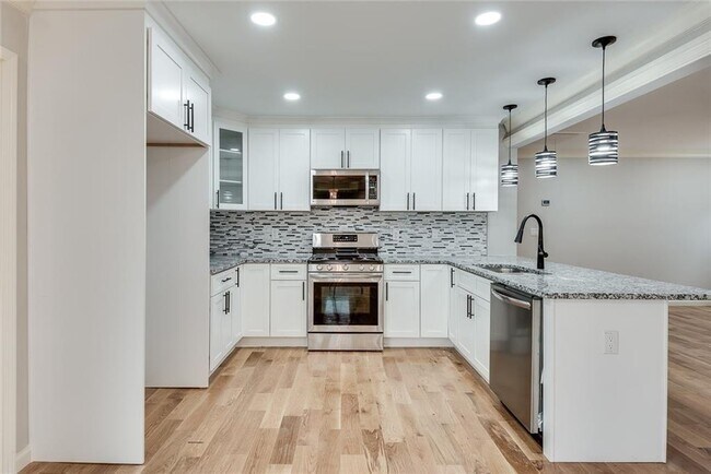 Foto del edificio - 2575 Barrylynn Dr