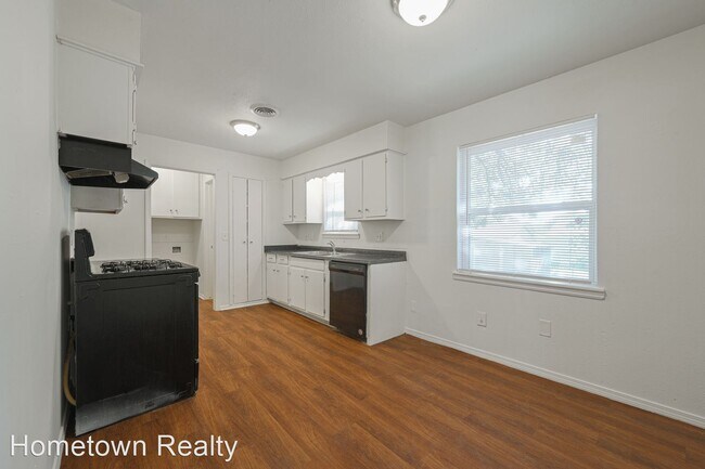 Foto del edificio - 5 br, 1.5 bath House - 1508 McGregor Dr